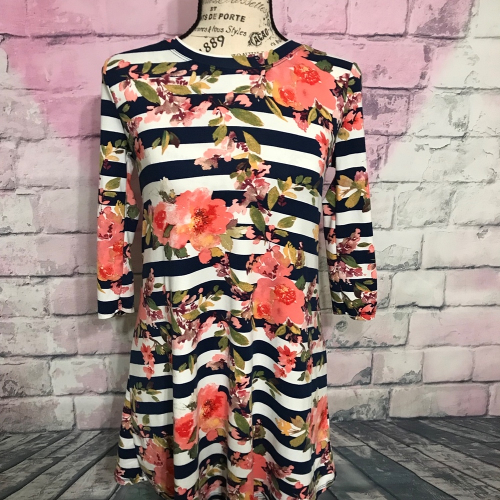 Girls adorable A-Line rose tunic size (14) NWOT